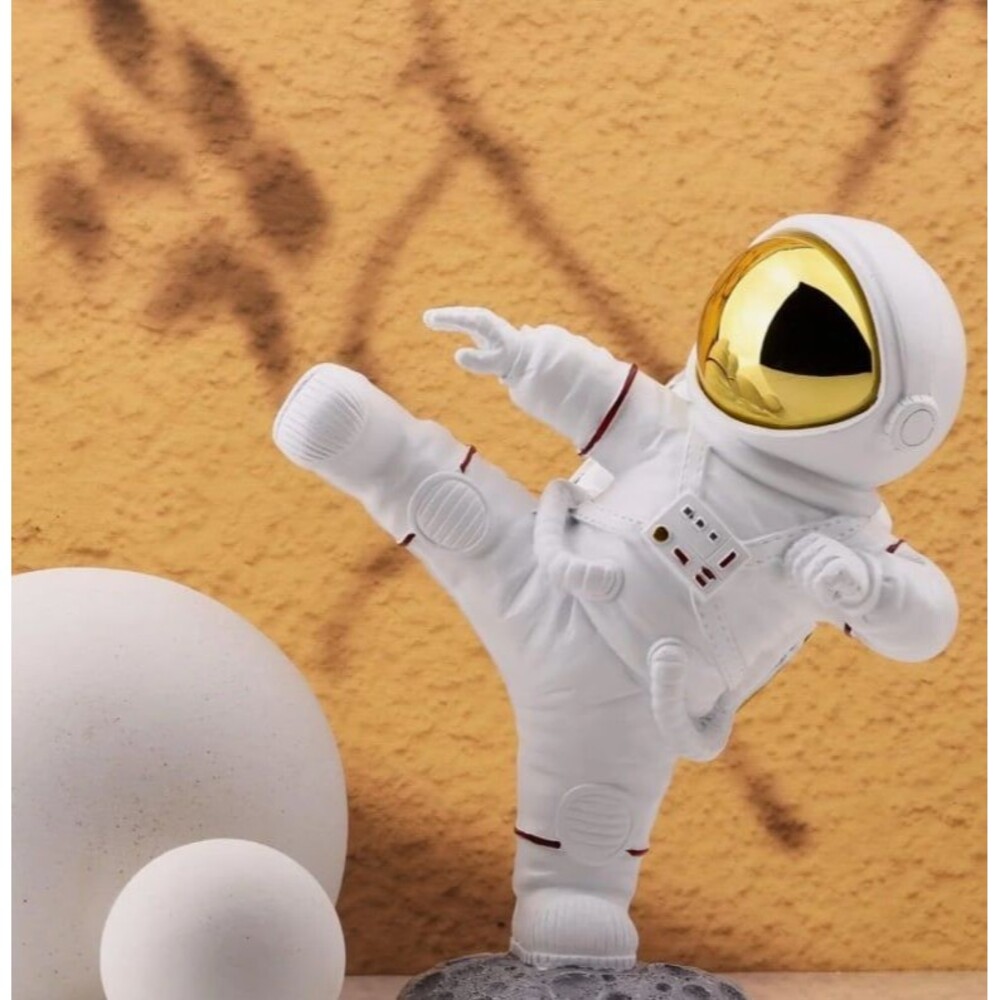 Astronaut Figurine,Astronaut Decor,Kung Fu Astronaut Figure Sculpture Spaceman